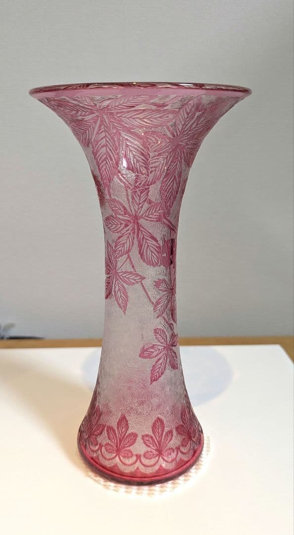 バカラ　ピンクカメオ花紋　花瓶　フラワーベース