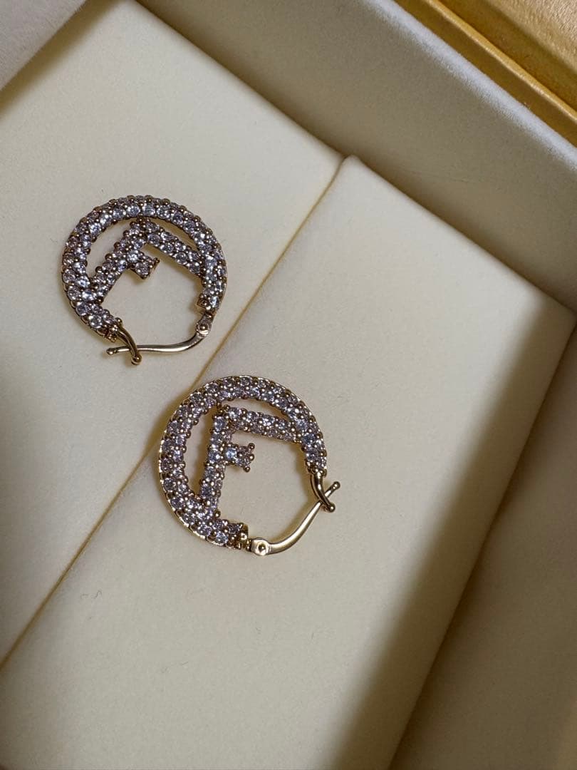 美品FENDI フェンディ クリスタルフープピアス ロゴ