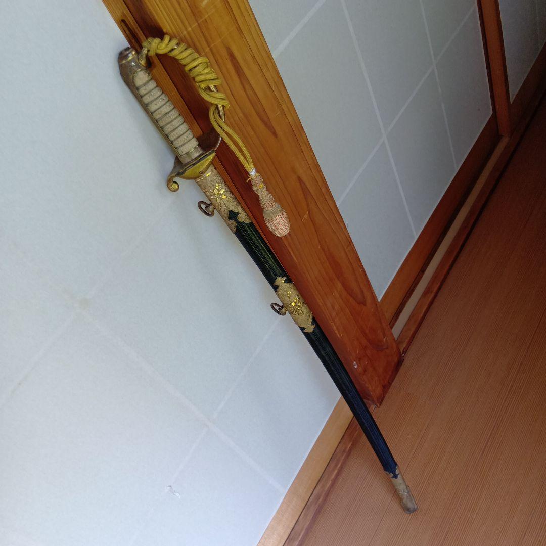 模造刀2口セット１口は居合刀1口は旧海軍儀礼刀.指揮用サーベル型模造刀