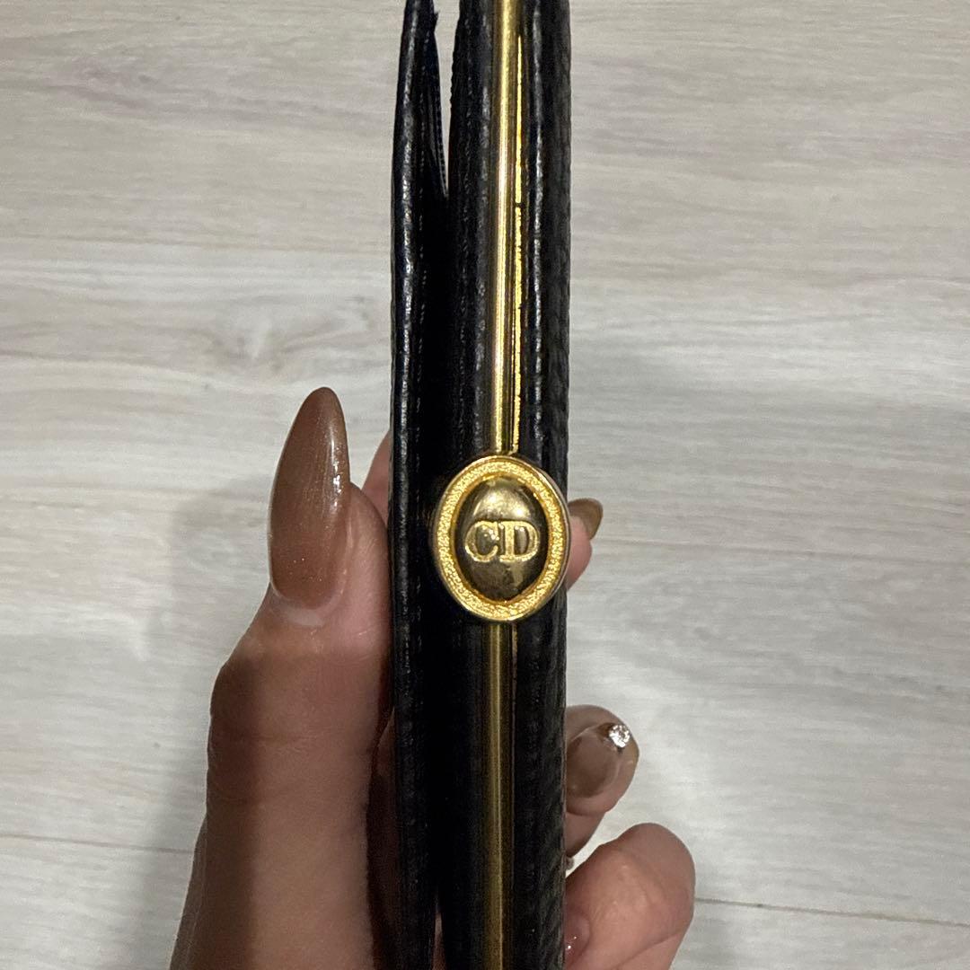 本日のみ限定値下げ中！クリスチャンディオール二つ折り財布