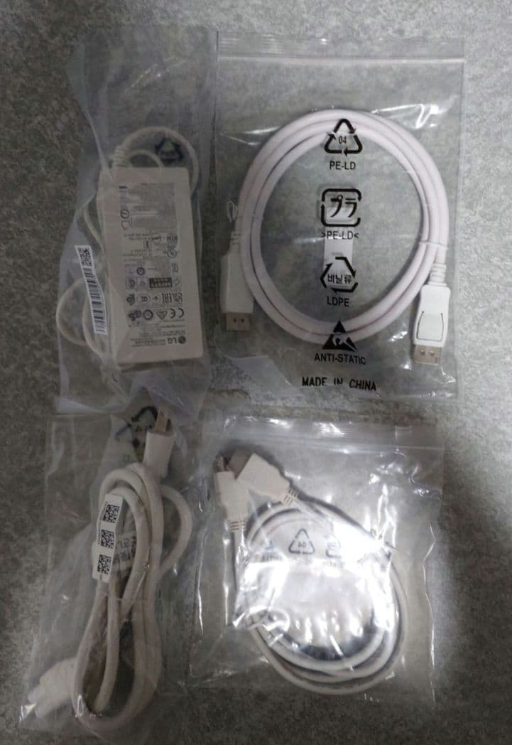 PC4Kモニター LG 27UP650-W