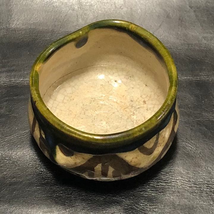 遺品整理◼️蔵から可愛らしい織部焼？と思われるお猪口、ぐい呑みが出てきました。