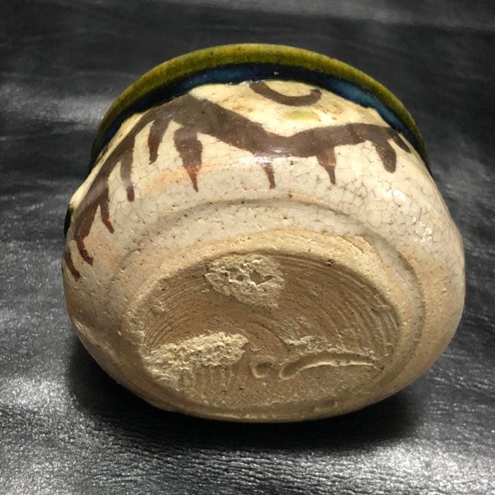 遺品整理◼️蔵から可愛らしい織部焼？と思われるお猪口、ぐい呑みが出てきました。