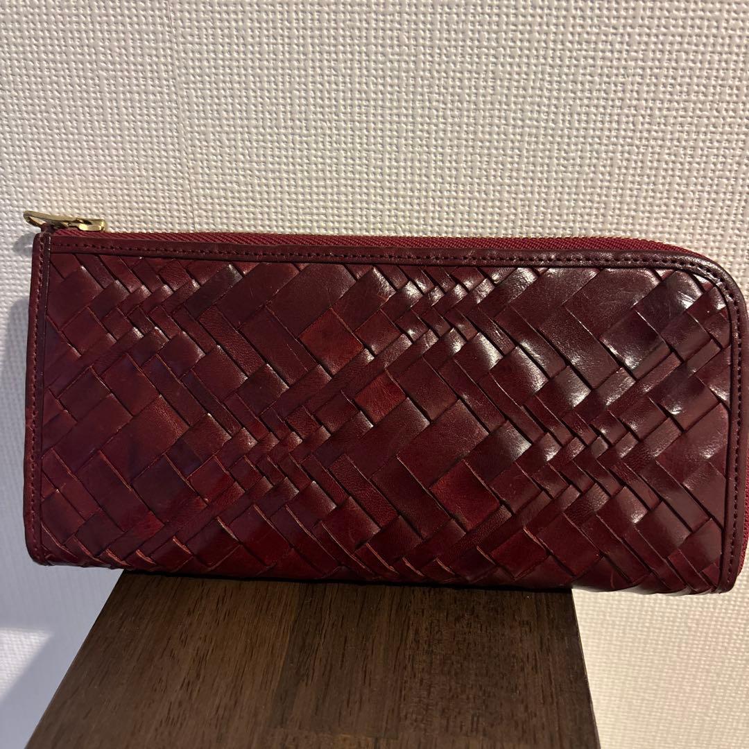 美品　イビサ　変わり編み　革メッシュ　長財布 沢山入ってとても丈夫　深めの赤