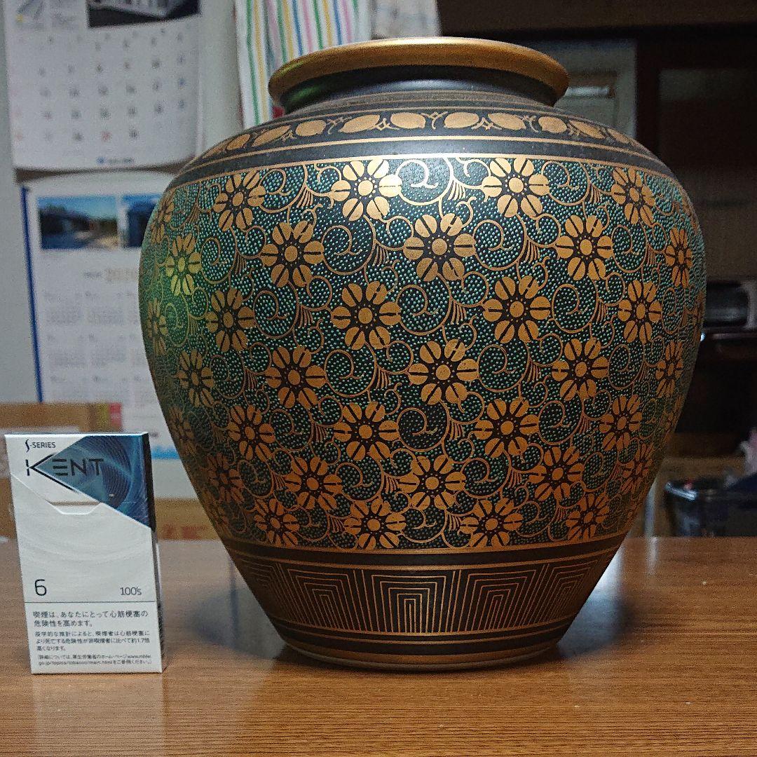 九谷焼のツボです、汚れが少しあります。