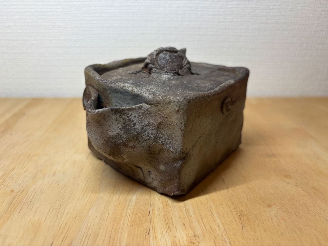 ㊷備前焼 宝瓶 登り窯 蟹(かに)とタニシ(貝)手びねり4角 急須