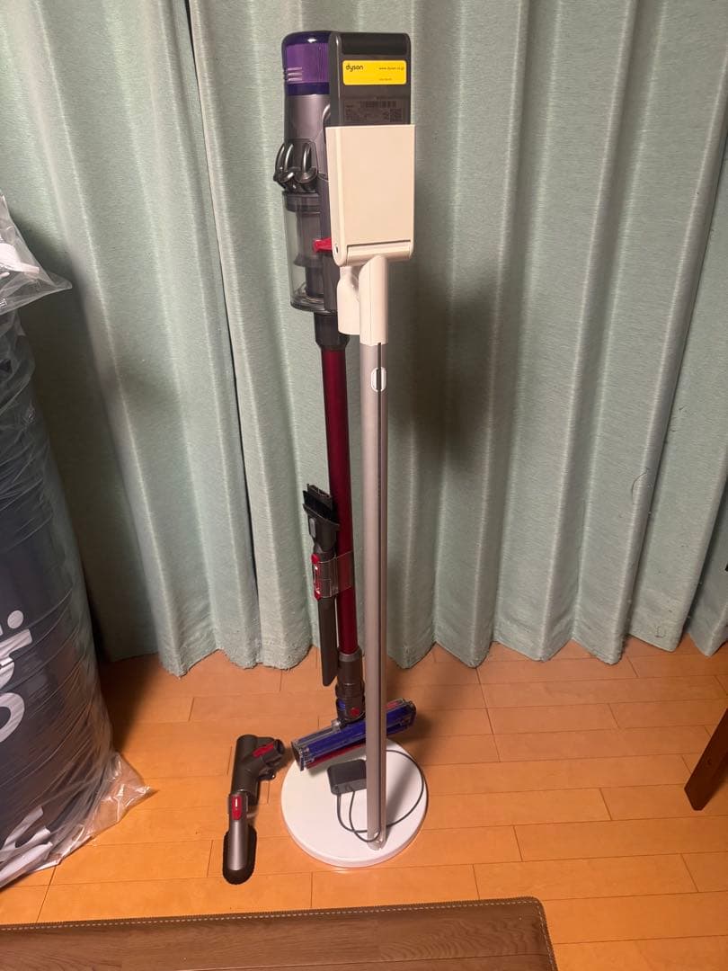 【動作品】 dyson V11 Fluffy+　sv14FFCOM スタンド付き