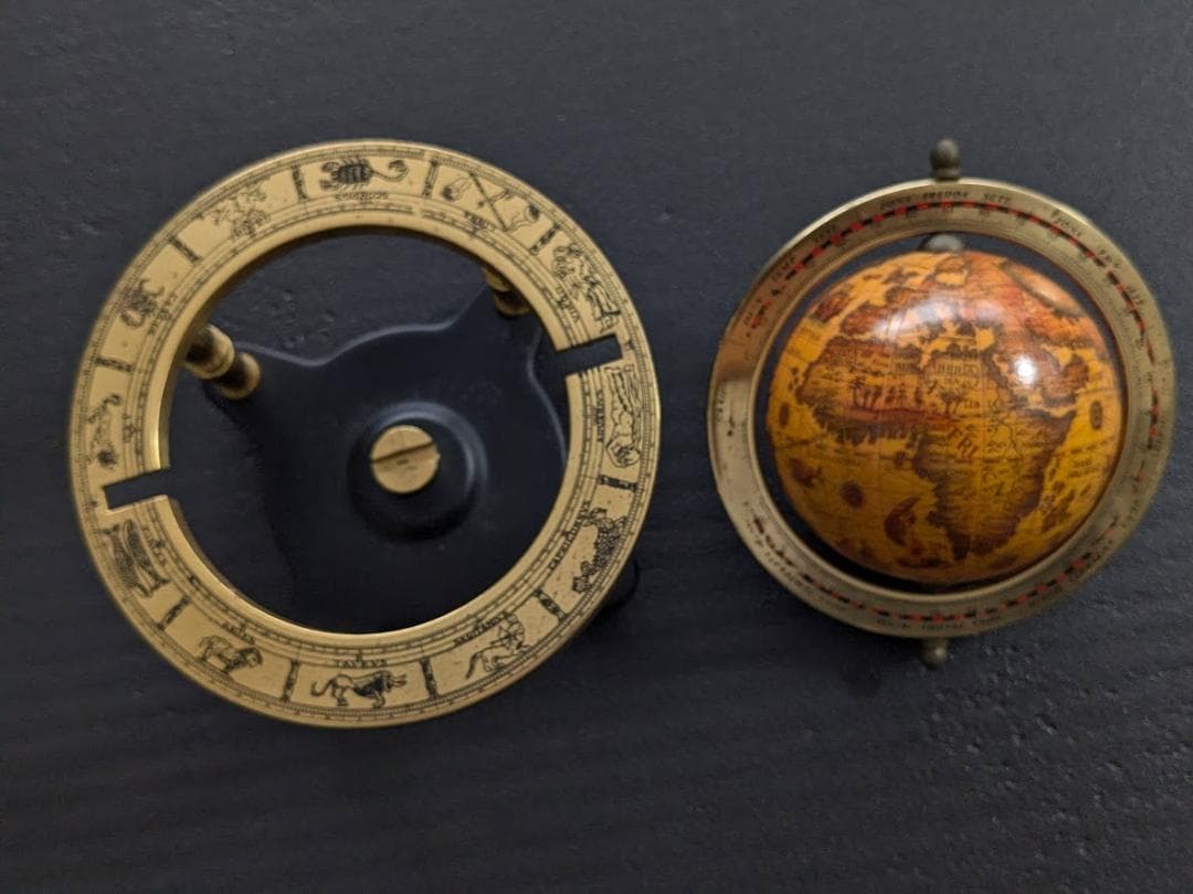 アンティーク 地球儀　イギリス・ロンドンのカムデンマーケットで購入