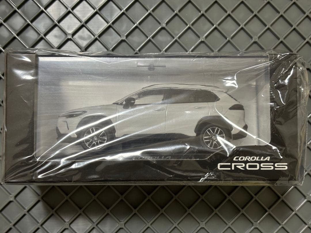 カローラクロス カラーサンプル 新型 後期 5/24発売 プラチナホワイトパール