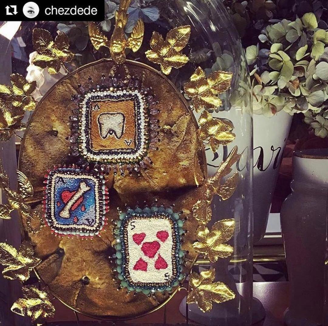 新品未使用 celeste mogador ティーストランプ刺繍ブローチ