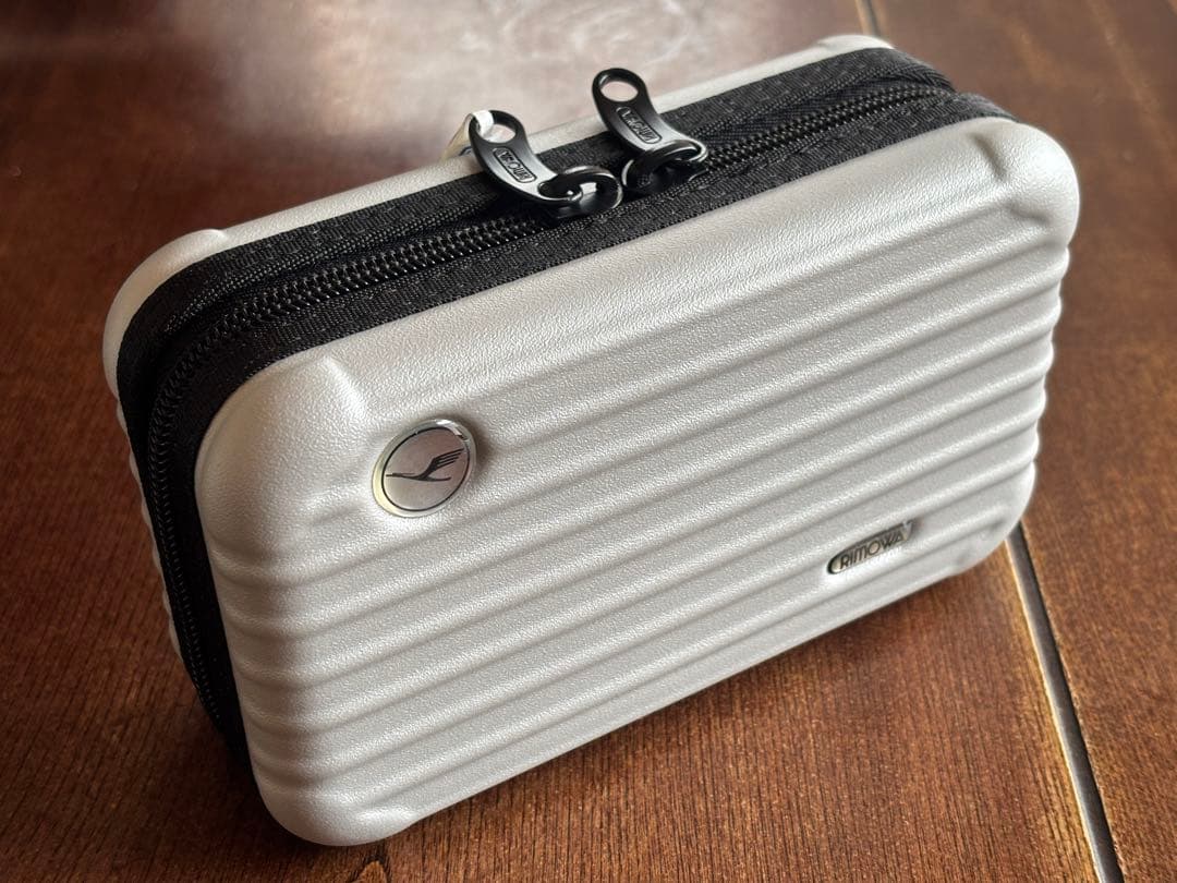 [希少色]ホワイトシルバーRIMOWA ルフトハンザ×リモワ アメニティ　ポーチ