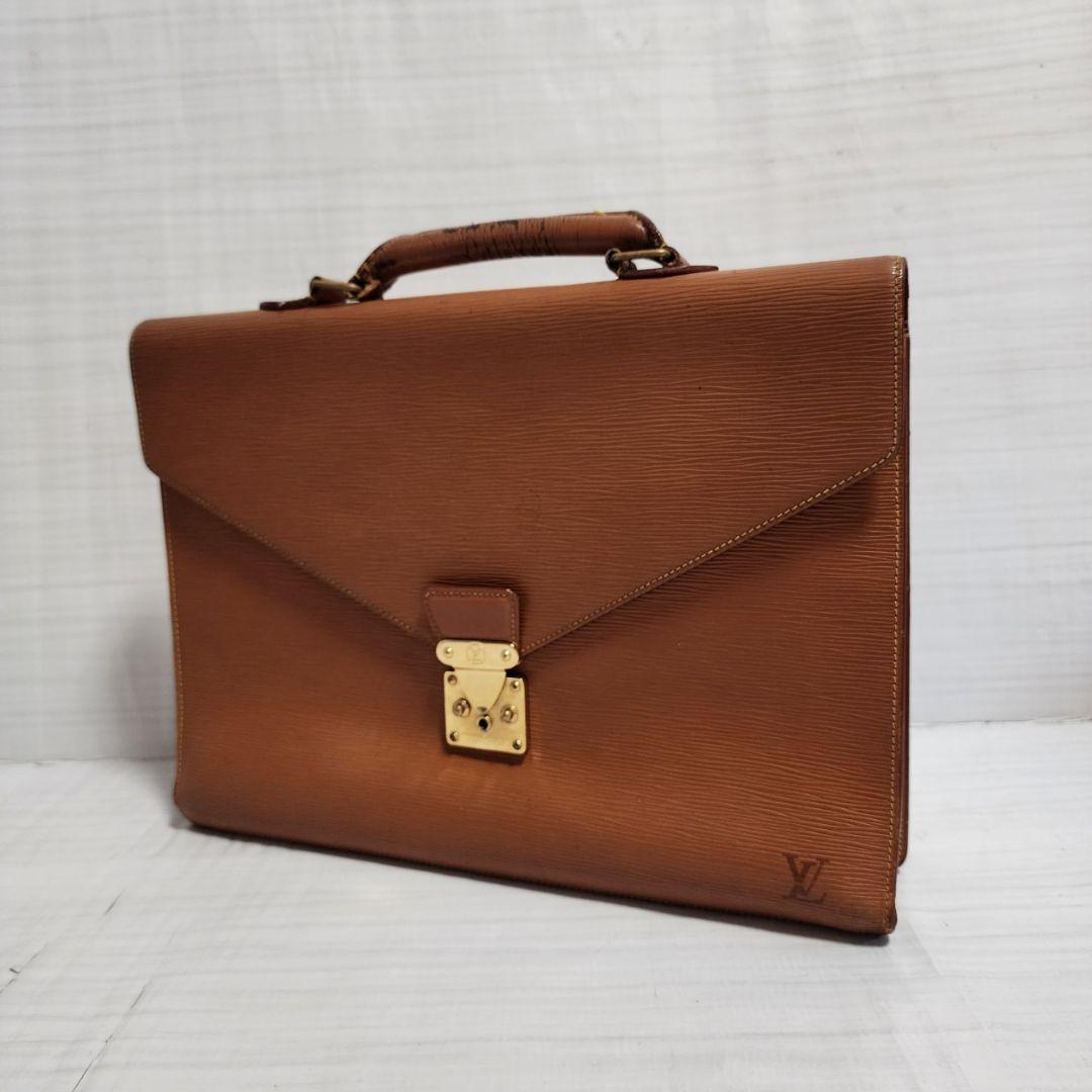 ルイヴィトン セルヴィエットコンセイエ エピ ビジネスバッグ 鞄 ハンドバッグ
