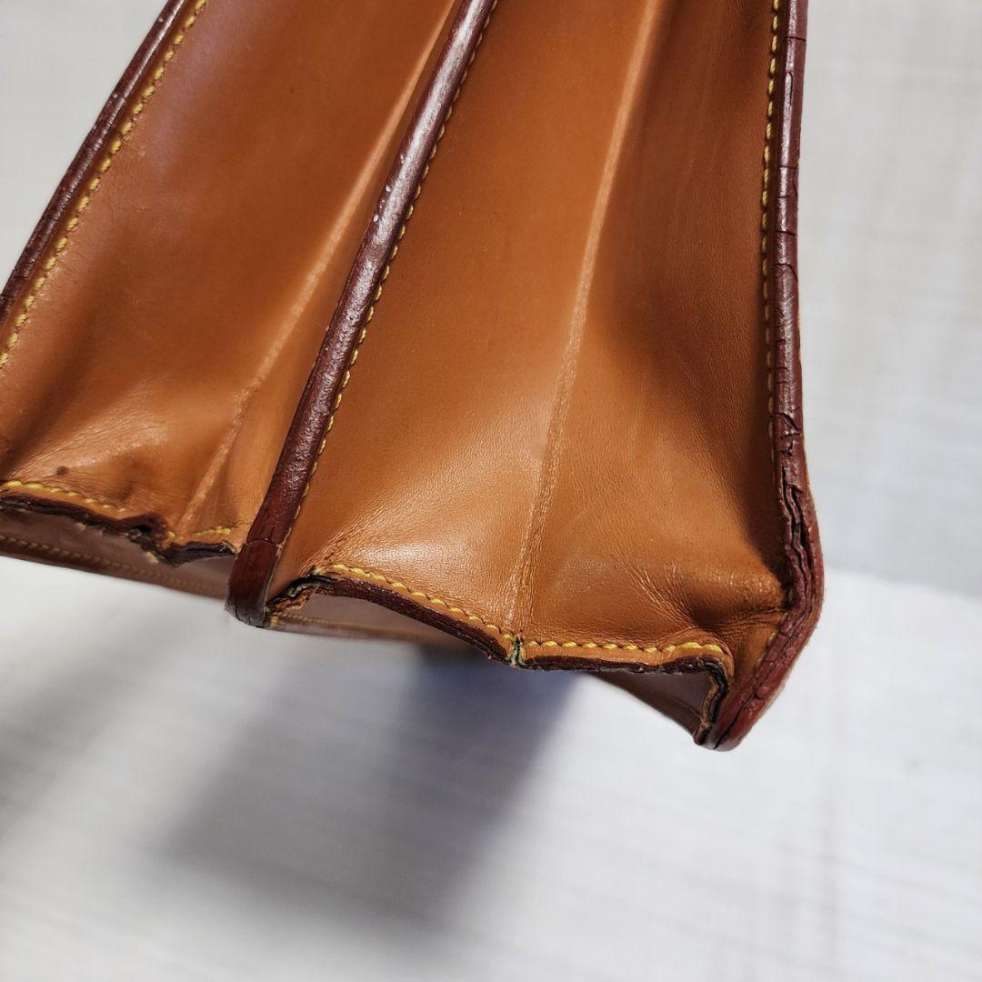 ルイヴィトン セルヴィエットコンセイエ エピ ビジネスバッグ 鞄 ハンドバッグ