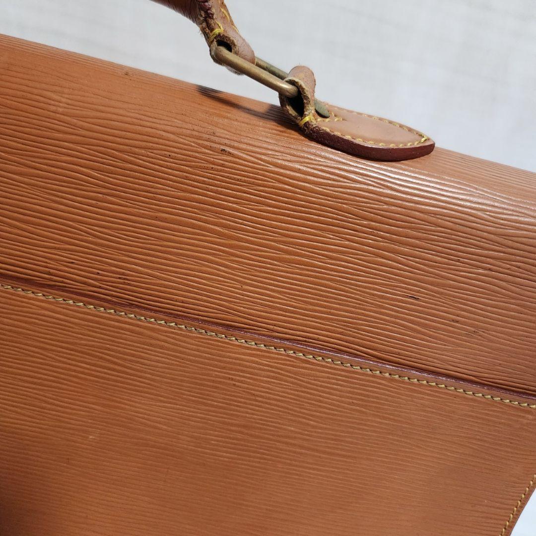 ルイヴィトン セルヴィエットコンセイエ エピ ビジネスバッグ 鞄 ハンドバッグ