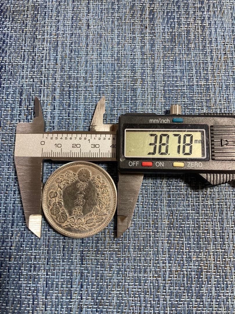 貿易銀　明治9年　一圓銀貨　　　長支脈　菊紋・龍