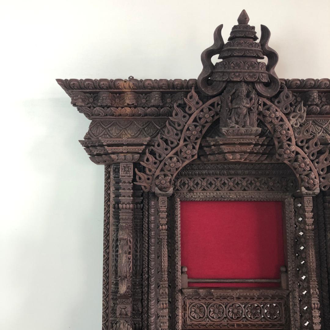 ピーコックウィンドウ　アジア伝統様式の壁掛け型フレーム