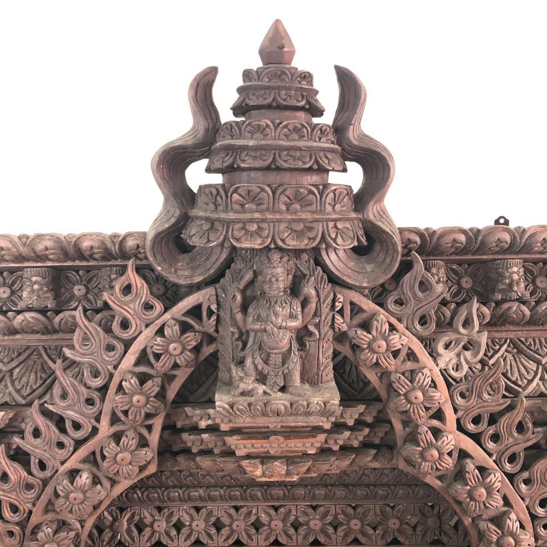 ピーコックウィンドウ　アジア伝統様式の壁掛け型フレーム