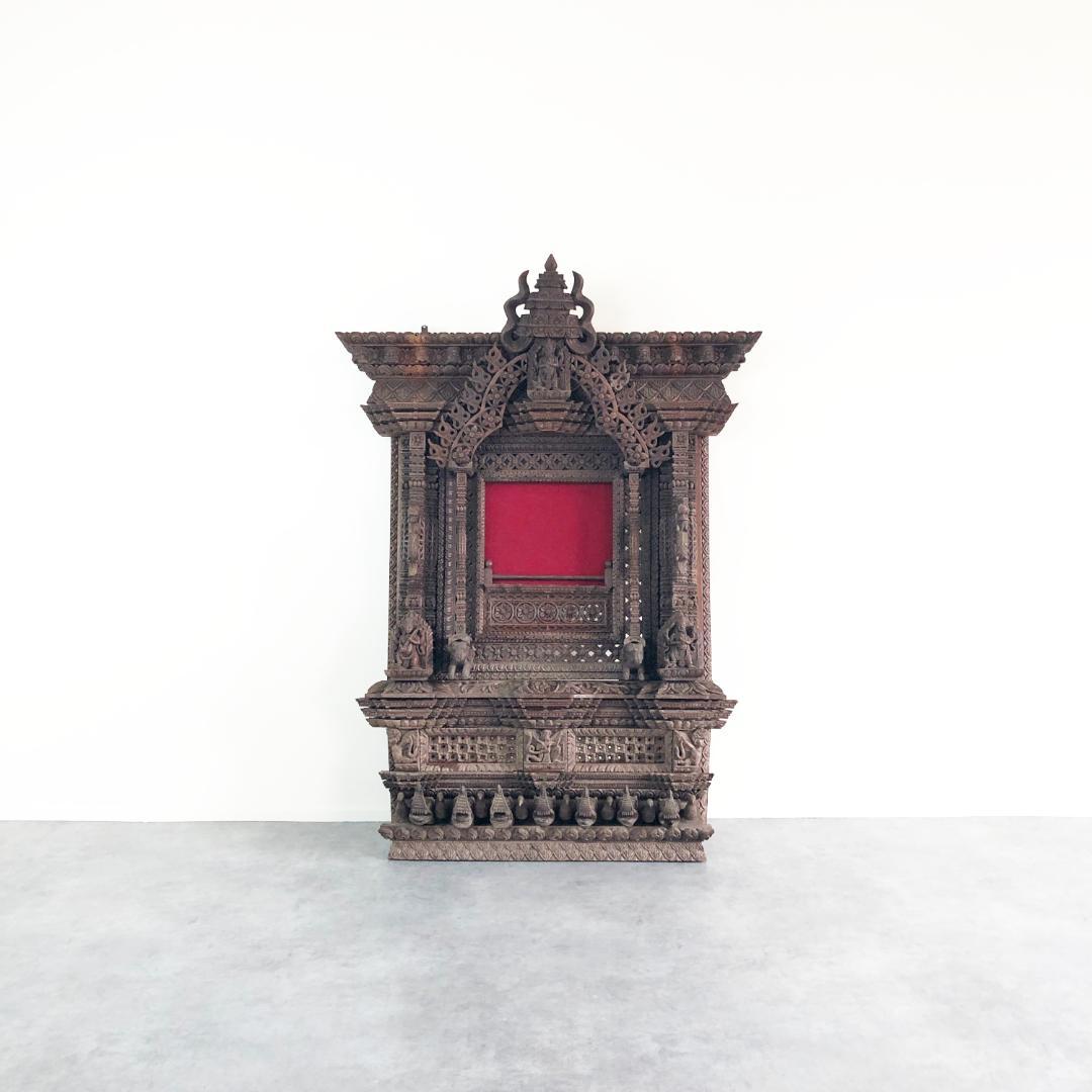 ピーコックウィンドウ　アジア伝統様式の壁掛け型フレーム