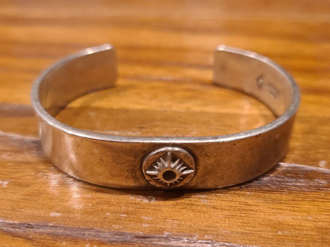 Arizona Freedom 台座付太陽神シルバーバングル 925シルバー