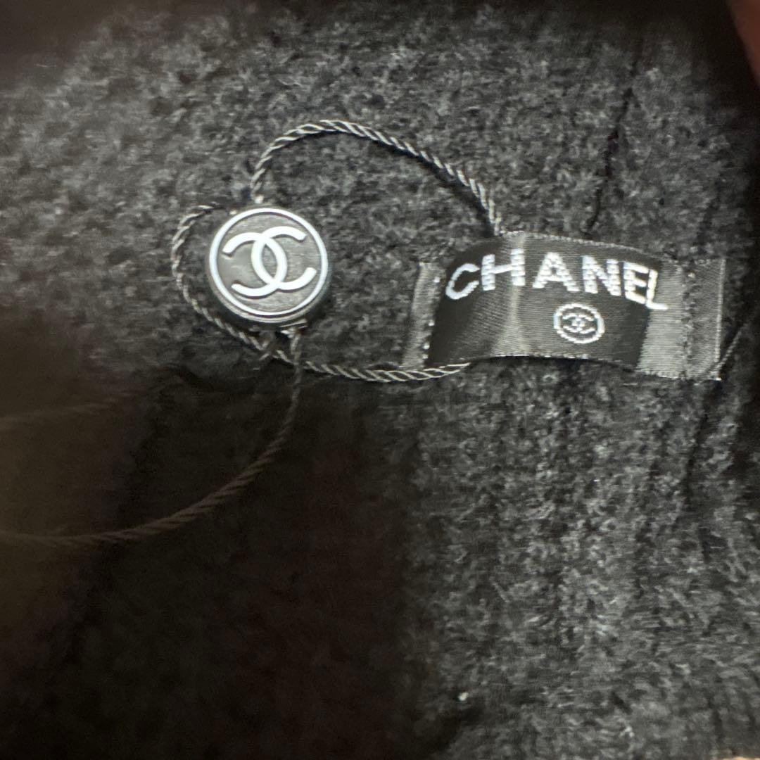 CHANEL ポンポン付きニット