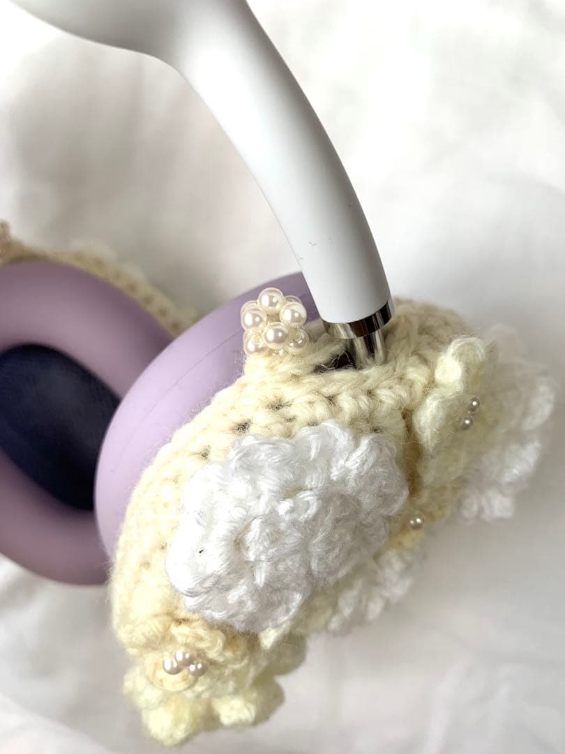 まい様オーダー品　花モチーフのAirPods MAXヘッドフォンカバー