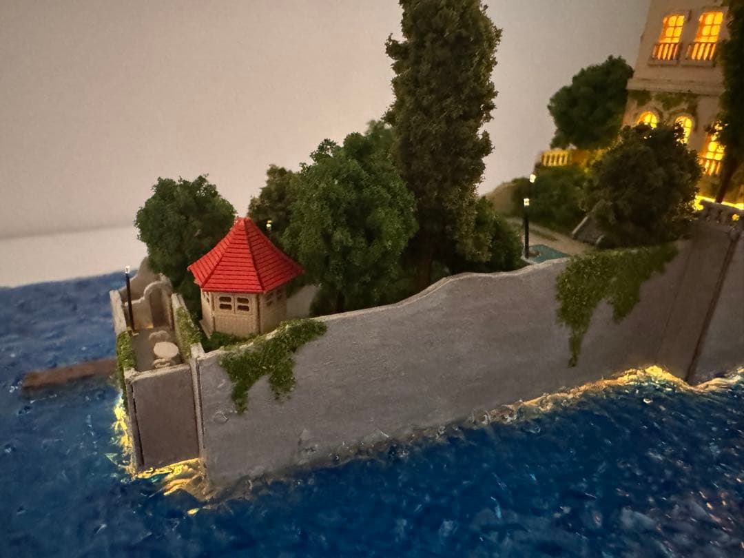 ヘ*ン様 紅の豚　ホテルアドリアーノ　ジオラマ完成品 ケース付き　電飾加工