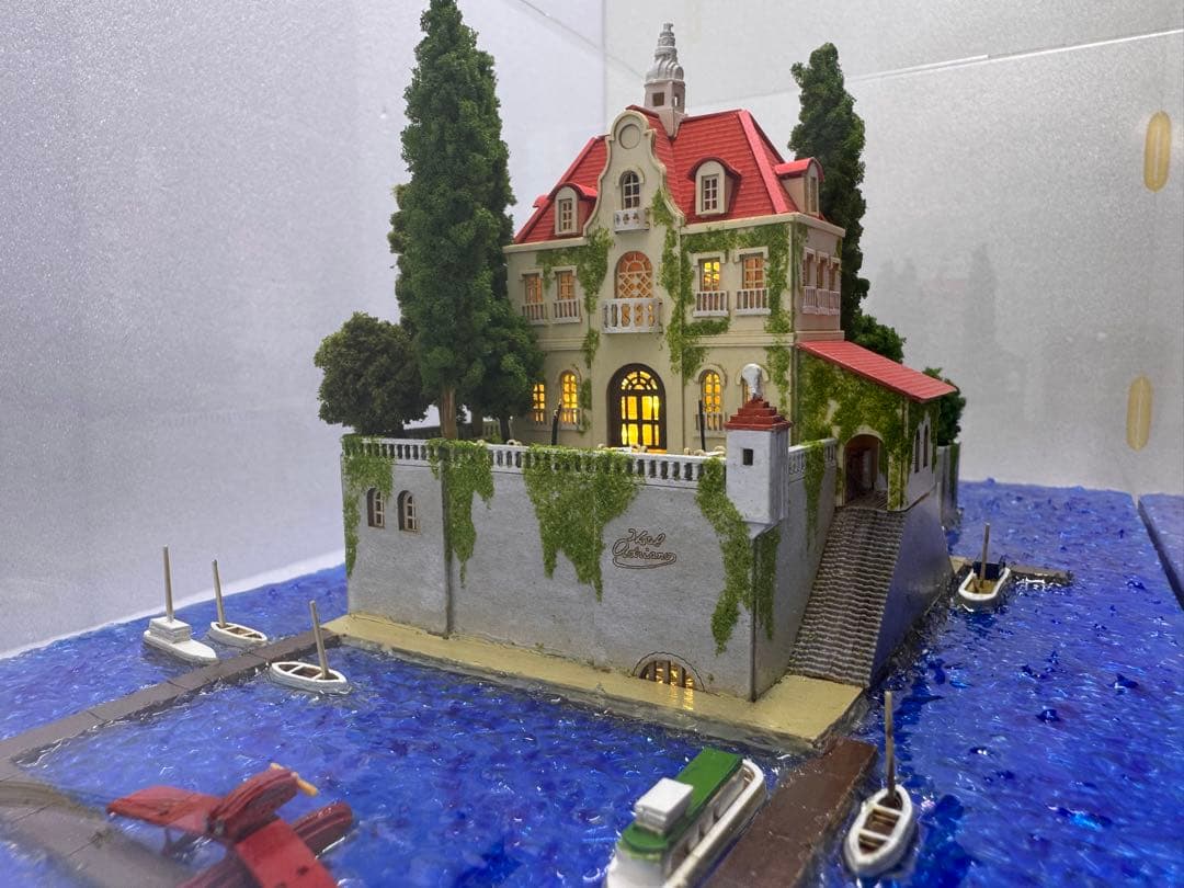 ヘ*ン様 紅の豚　ホテルアドリアーノ　ジオラマ完成品 ケース付き　電飾加工