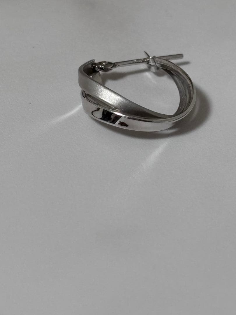 テイクアップ　ヒネリツインフープM　WG ホワイトゴールド K14/K10