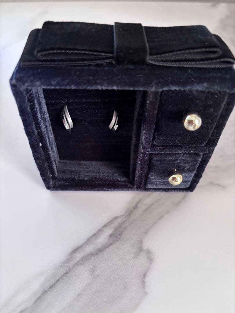 テイクアップ　ヒネリツインフープM　WG ホワイトゴールド K14/K10