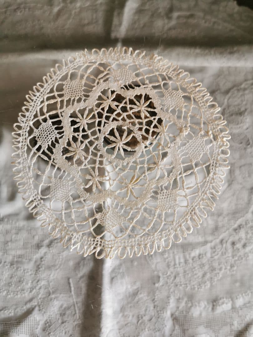 アンティーク ベルギーブルージュ ごく細い糸の線状の花 繊細なボビン編みレース