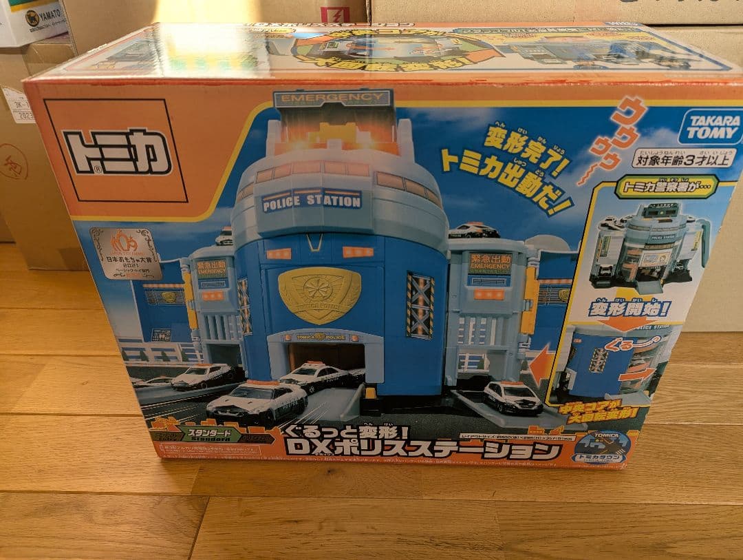 タカラトミー トミカワールド ぐるっと変形！ＤＸポリスステーション 新品