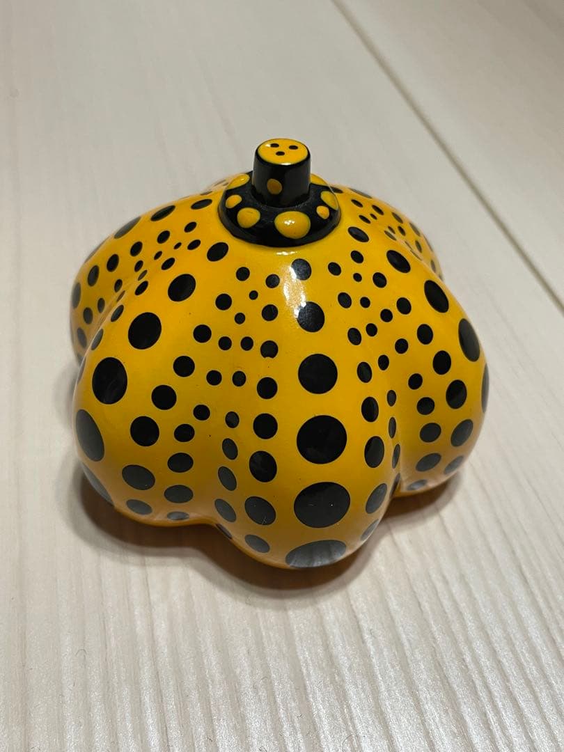 草間彌生 くさまやよい かぼちゃ 黄色 ペーパーウェイト パンプキン 黄色