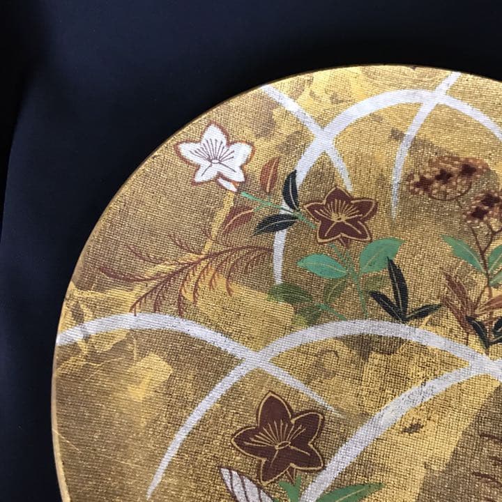 九谷焼 北村隆 金彩 大皿 飾皿「花開蝶来」蓋裏絵付 共箱　共布付き　K194