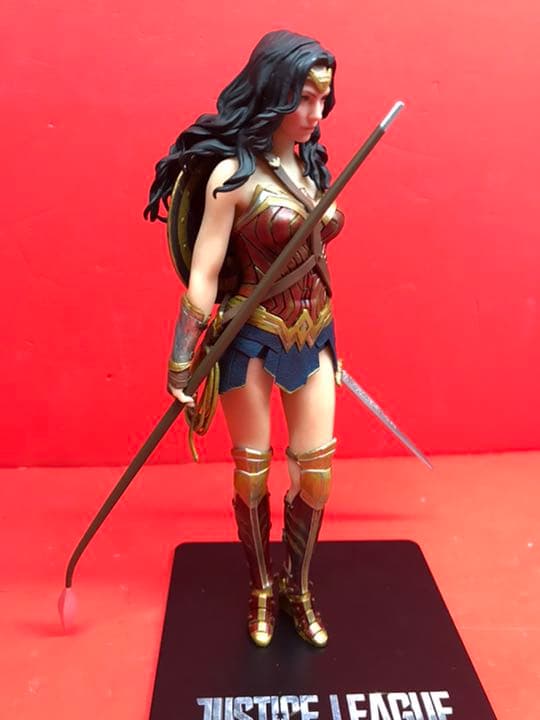 ★ JUSTICE LEAGUE ワンダーウーマン 1/10スケールフィギュア