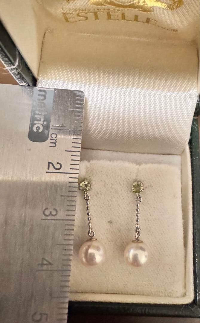 【エステール】K18WG アコヤパール　ペリドット　揺れる　ピアス
