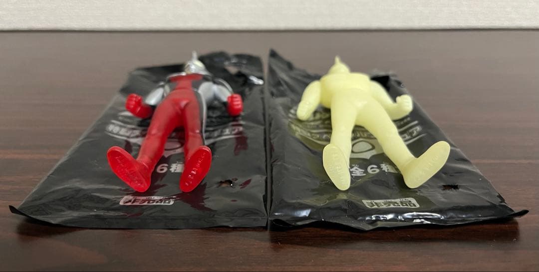 ウルトラマンコスモス ジャスティス 蓄光 クリアレッド 前売り券特典