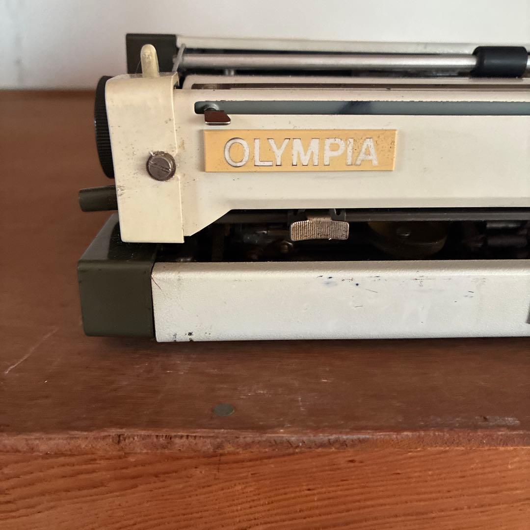オリンピア　タイプライター トラベラー　Olympia Traveller☆