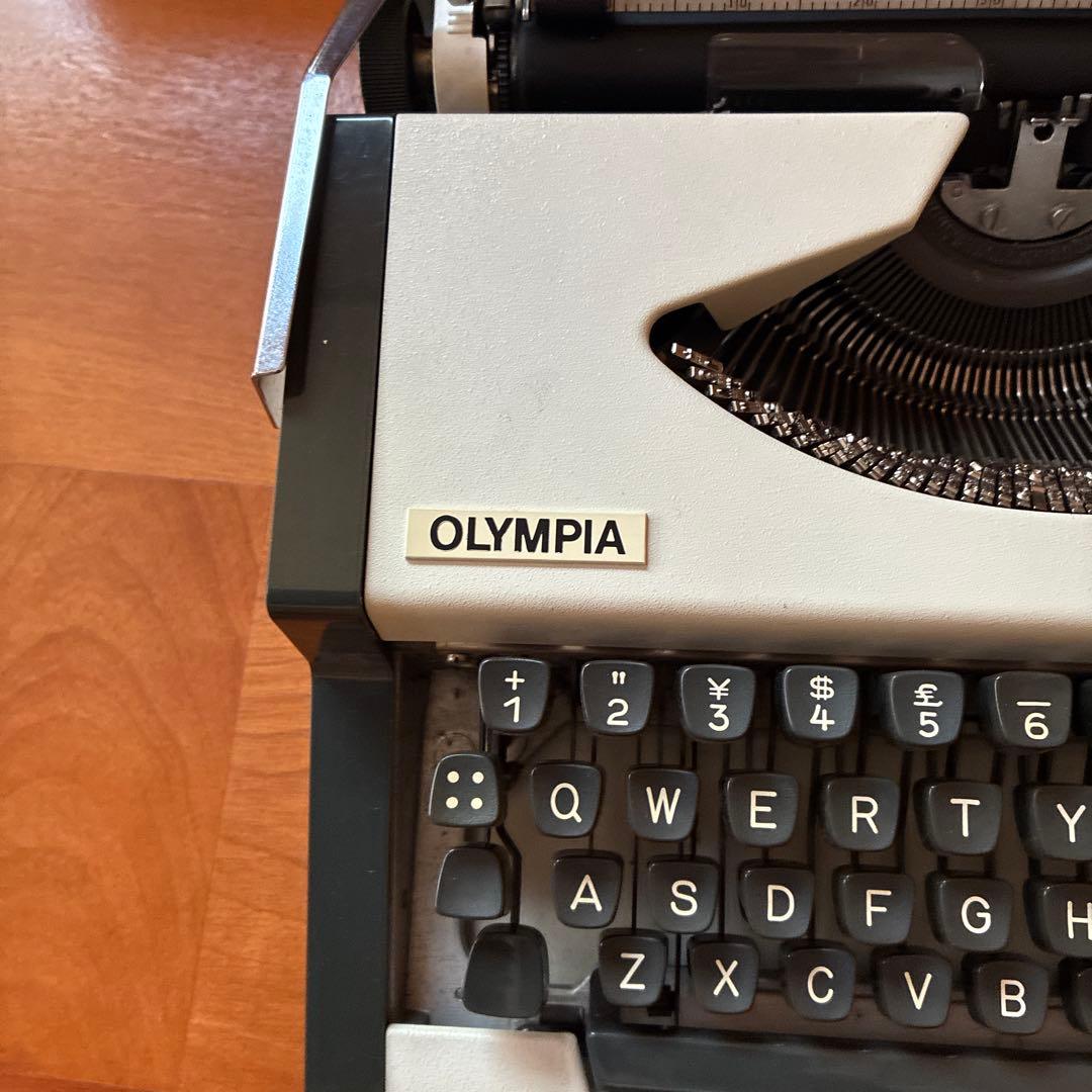 オリンピア　タイプライター トラベラー　Olympia Traveller☆
