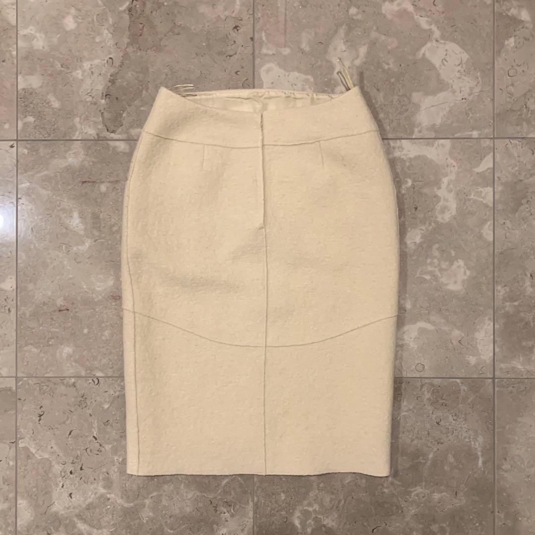 今週お値下げしています。シャネルの白いスカート