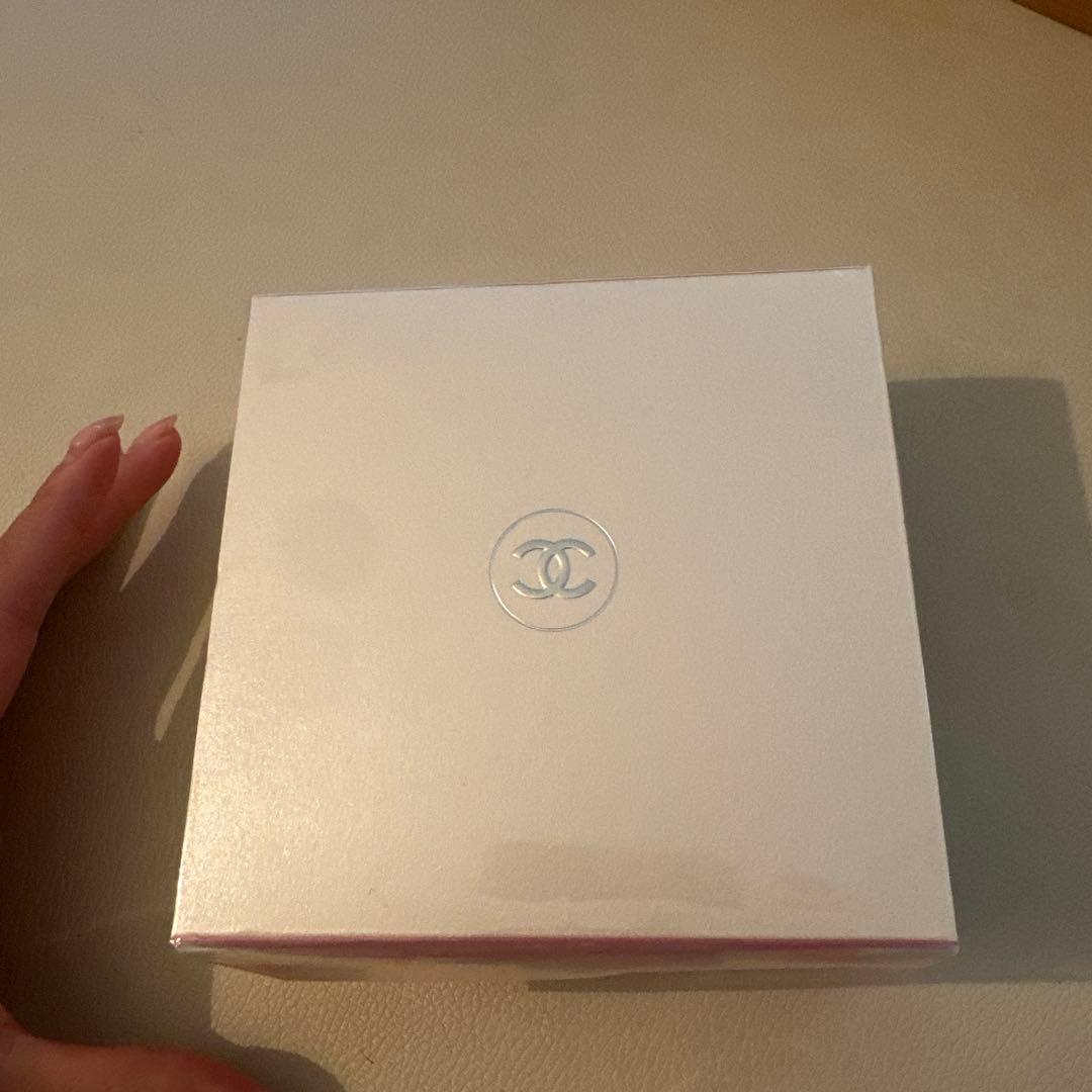 シャネル チャンス クリーム サテン