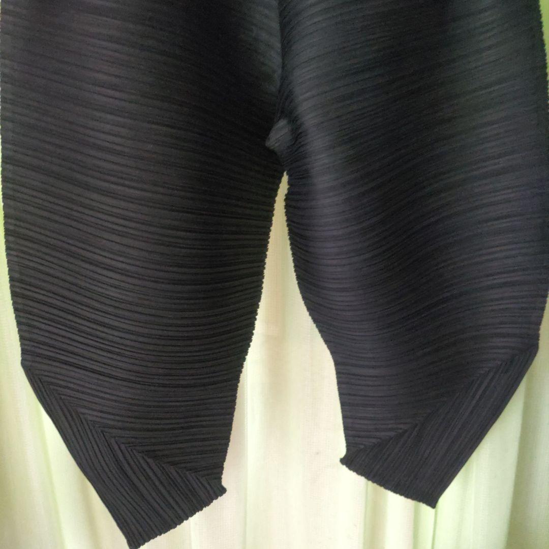 黒いサルエルパンツ ポリエステル素材