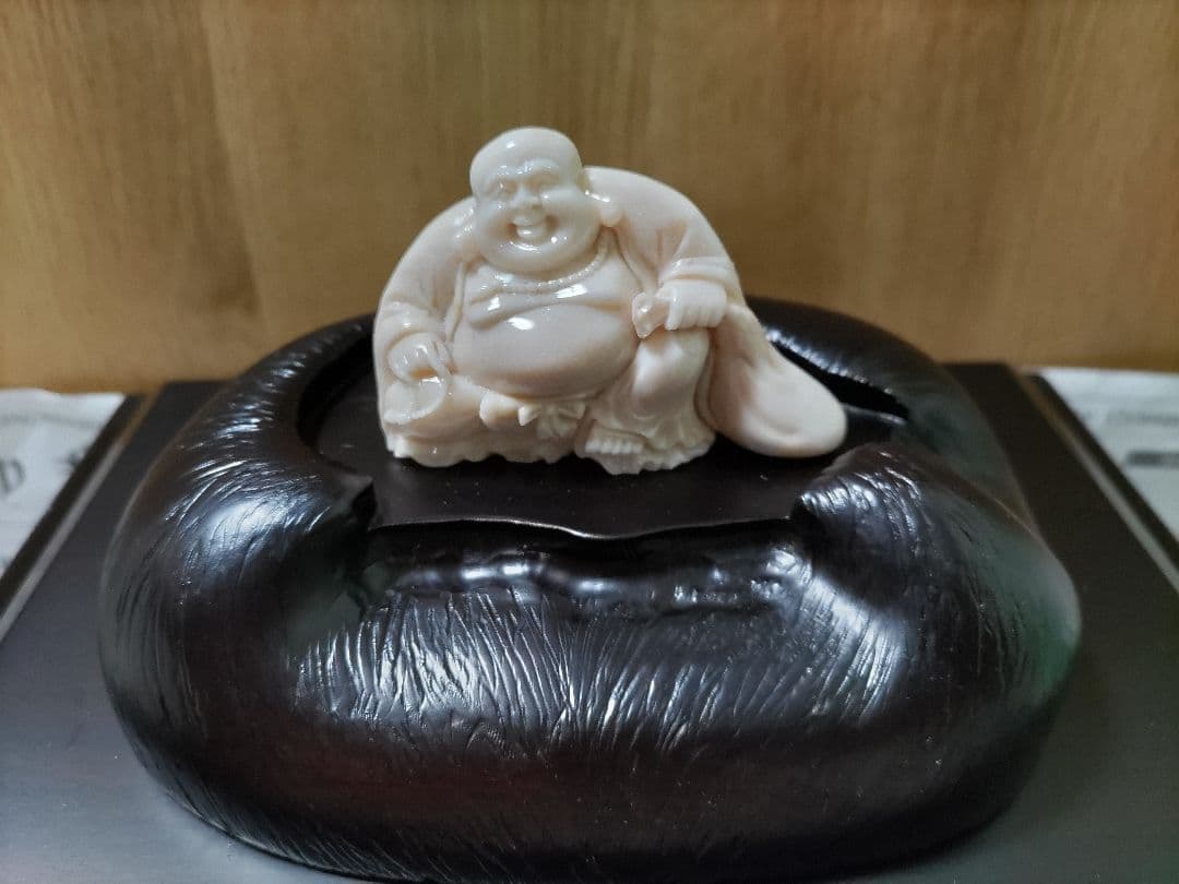 送料込　天然サンゴ 宝石白珊瑚 布袋尊 鑑別保証書 洪順利 作品証明書付 七福神