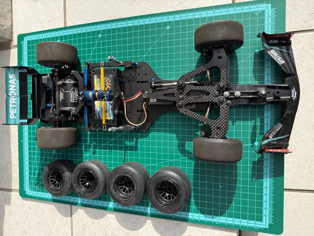 アソシエイテッドシャーシ タミヤf104ボディ