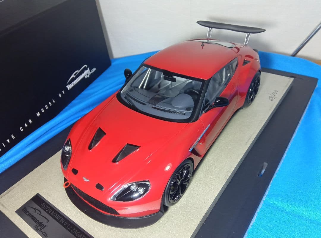 1/18 アストンマーチン V12 zagato テクノモデル 窓浮きあり
