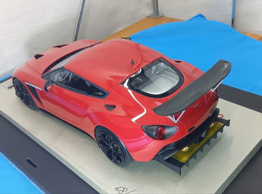 1/18 アストンマーチン V12 zagato テクノモデル 窓浮きあり