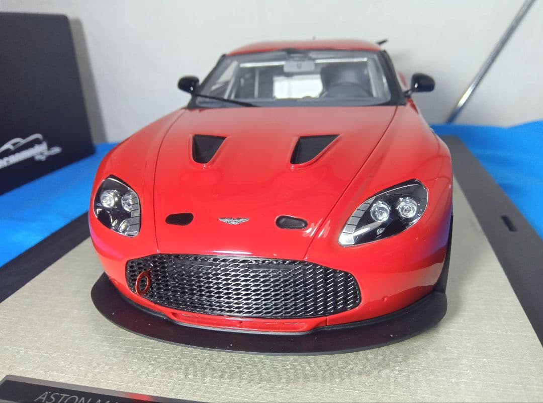 1/18 アストンマーチン V12 zagato テクノモデル 窓浮きあり