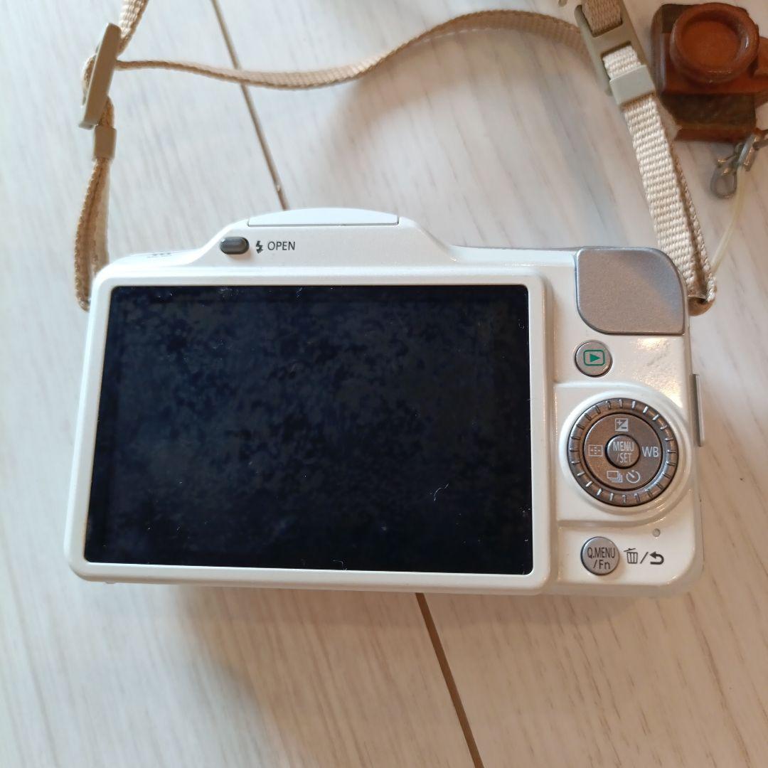 LUMIX GF3 ホワイト 14-42mmレンズ付き