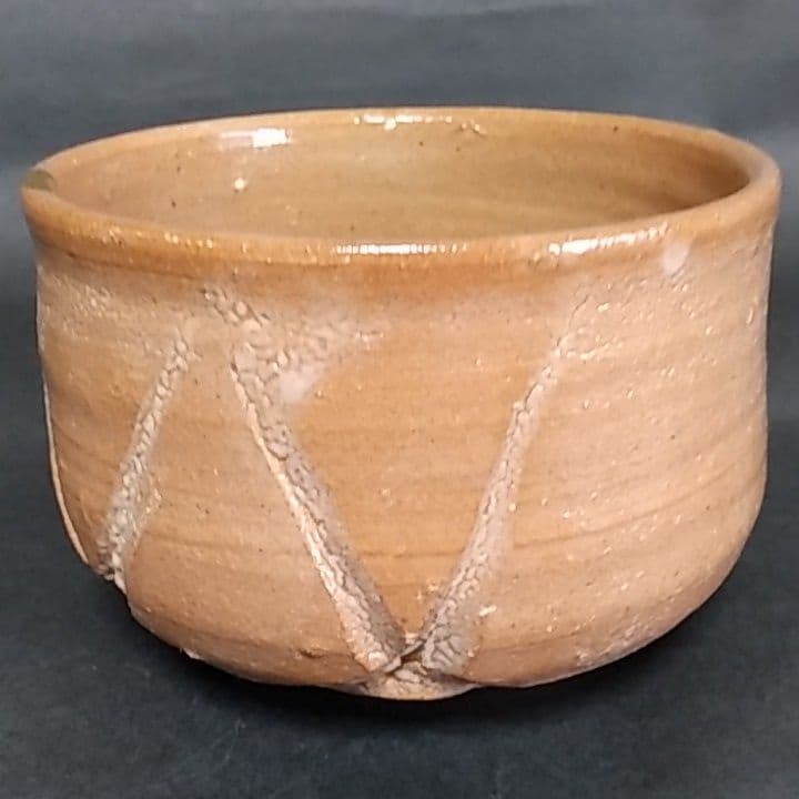 唐津焼　西岡小十　氏作　彫唐津茶碗　唐津焼　合わせ箱付き