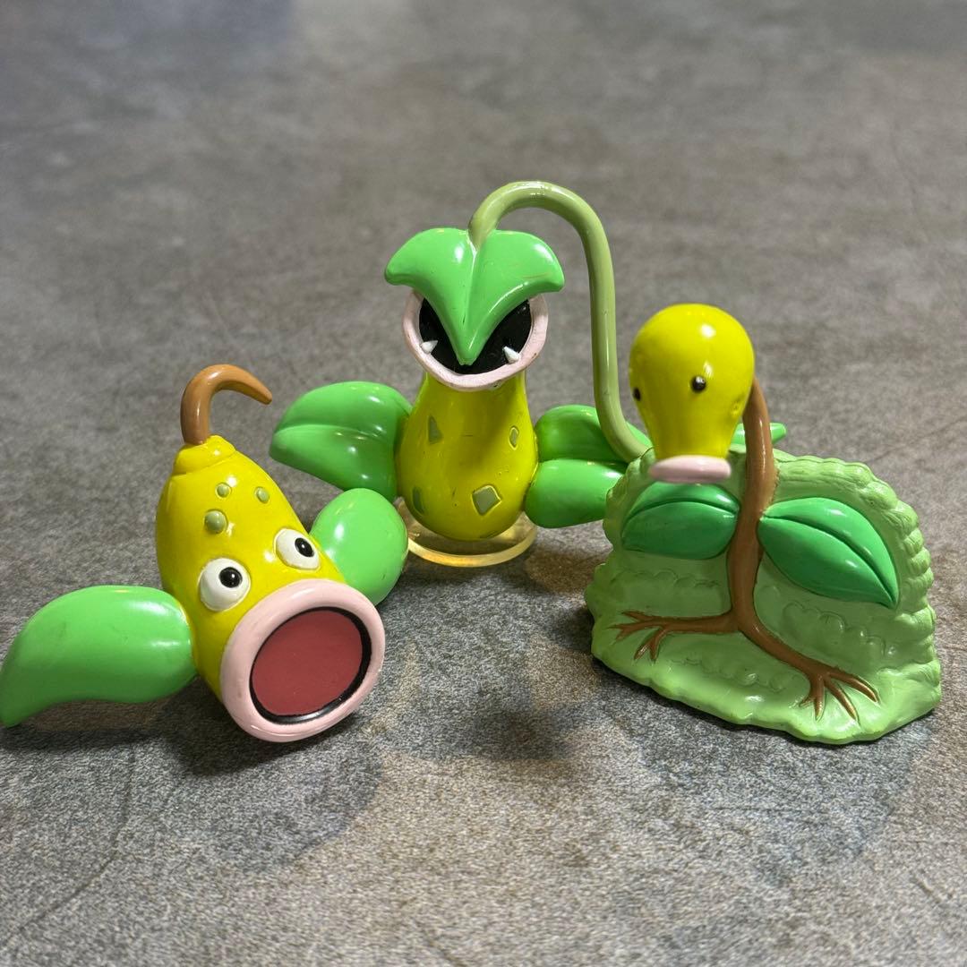 ポケモン　モンコレ　初期　マダツボミ、ウツドン3体セット