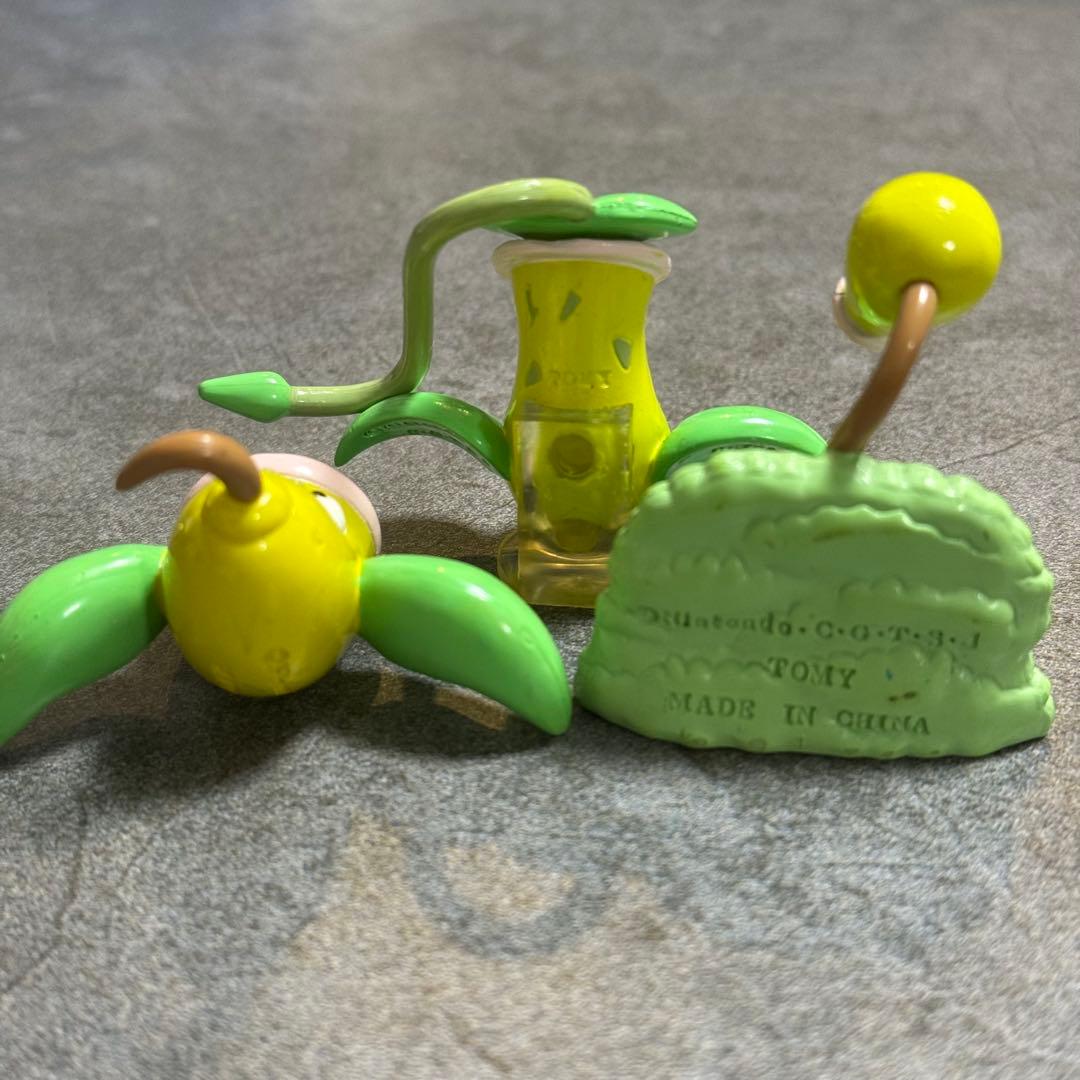 ポケモン　モンコレ　初期　マダツボミ、ウツドン3体セット